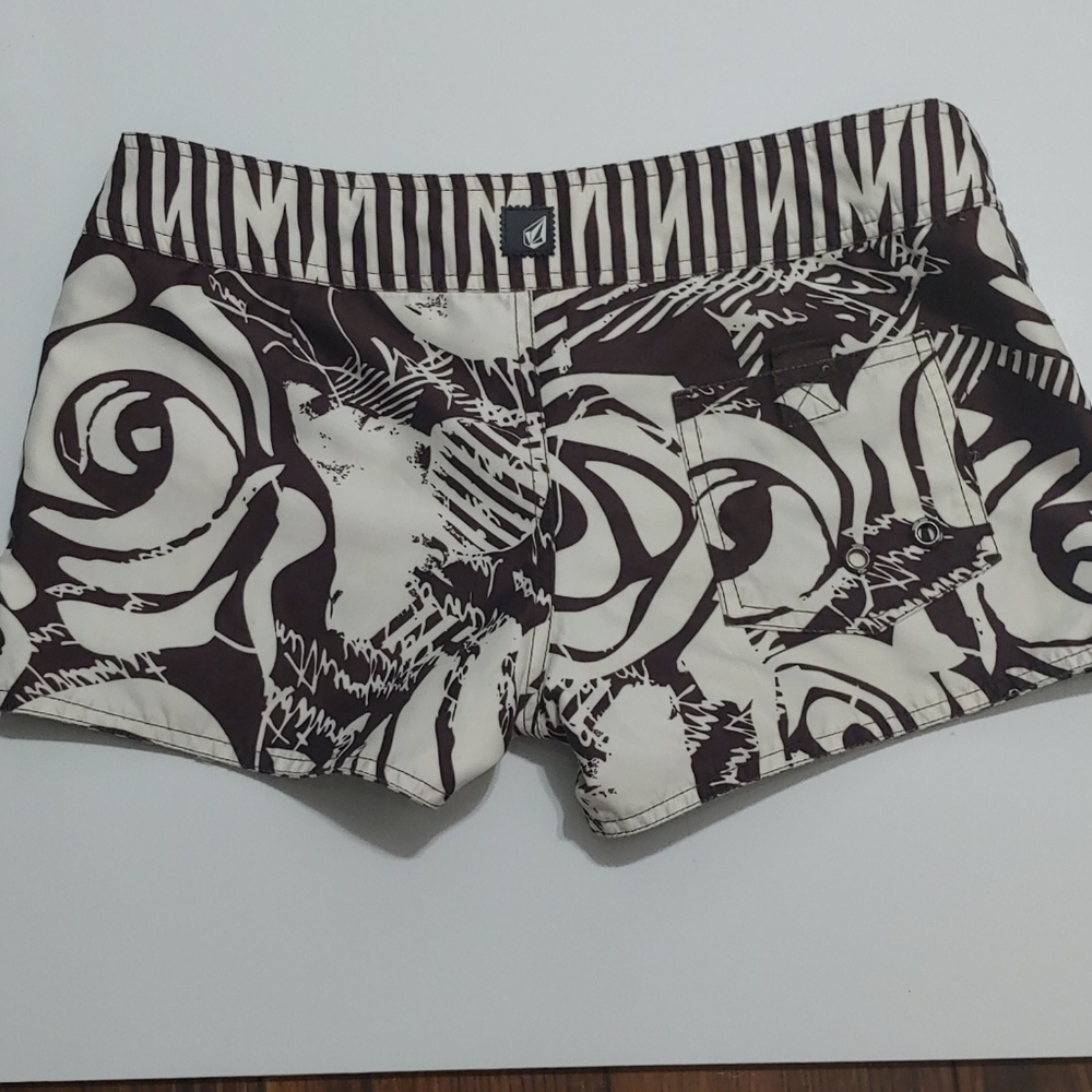 Volcom Shorts - Picture 3 of 7
